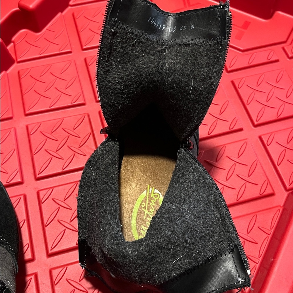 Martino Women's Gray and Black Suede Winter Boots. In good pre owned condition.